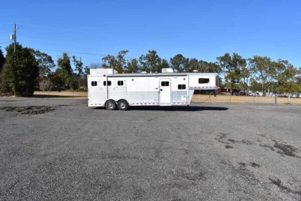 2006-exiss-7407lq-4-horse-trailer-with-7-short-wall.jpg 2006 Exiss 7407LQ 4 Horse Trailer with 7′ Short Wall