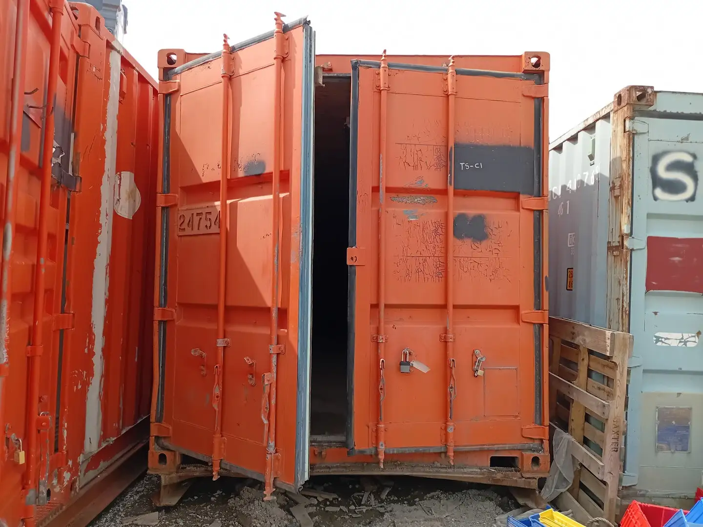 40 Foot High-Cube Insulated Shipping Container with 5 Ton Bard HVAC